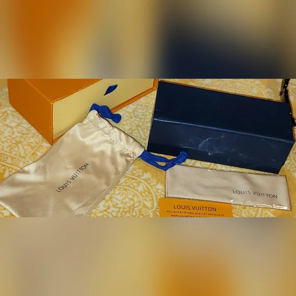 Authentic LOUIS VUITTON Brown Glitter Frame Heather Strass Sunglasses, Tortoise - Picture 13 of 16